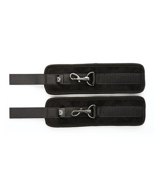 Sei Mio Sensually Secured Velvet Handcuffs - Black
